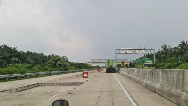 Hati-hati Bagi Pengendara, Kondisi Sebagian Jalan Tol Trans Sumatera Bolong